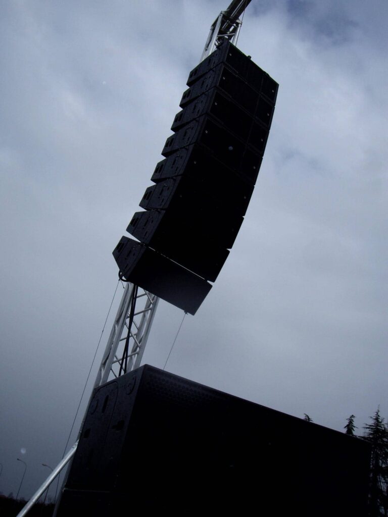 Line array TurboSound (2)_web