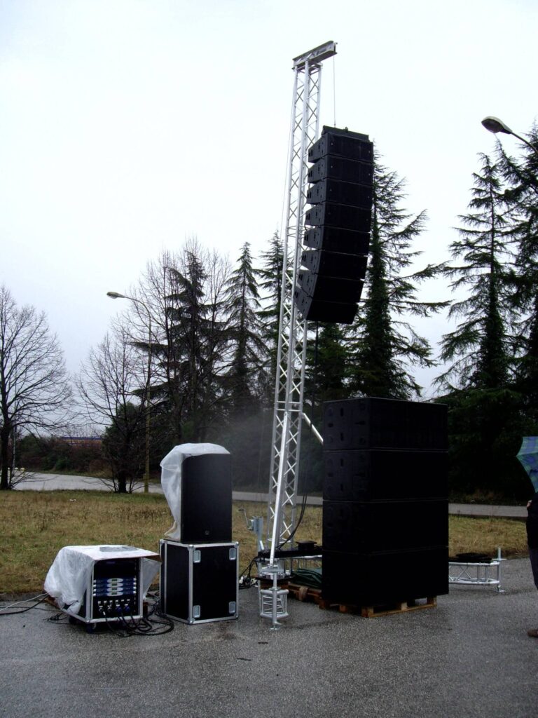Line array TurboSound (4)_web